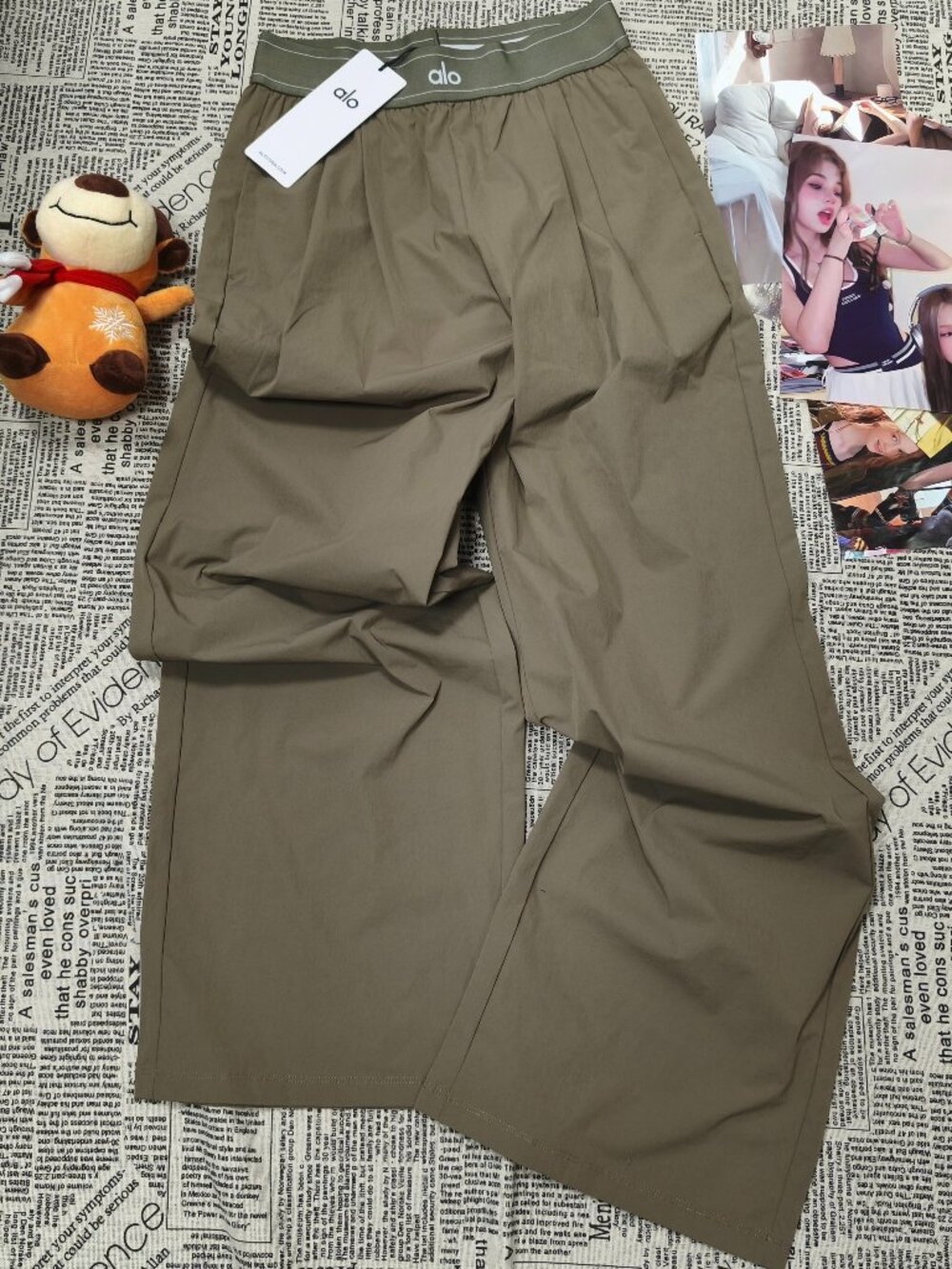 ALO Yoga NWT Suit Up Trouser Olive (Regular Limited)🎄💚 - Picture 1 of 6